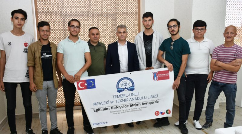 Avrupa’da Staj Gören Öğrenciler, İl Müdürü Kurt’a İzlenimlerini Aktardılar Avrupa’da Staj Gören Öğrenciler, İl Müdürü Kurt’a İzlenimlerini Aktardılar